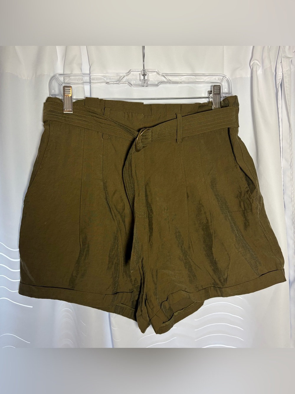 HEARTLOOM Olive Green High Waisted Shorts with Matching Belt size L